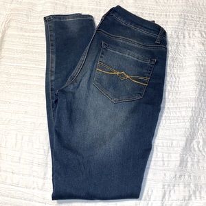 Mudd skinny blue jeans. High raise. Size 7